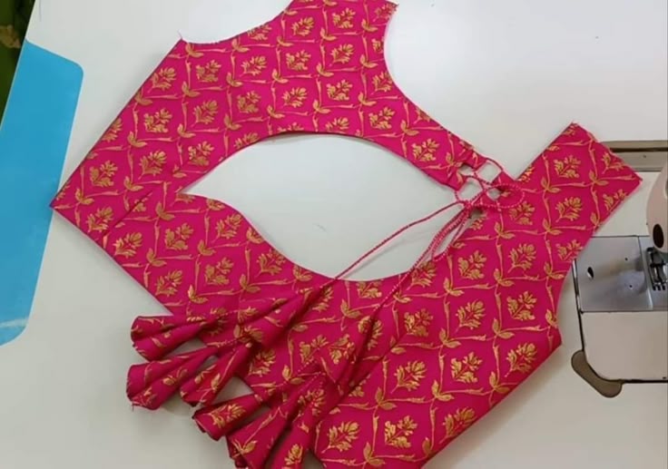 Party wear blouse design in pink with back-cut pattern